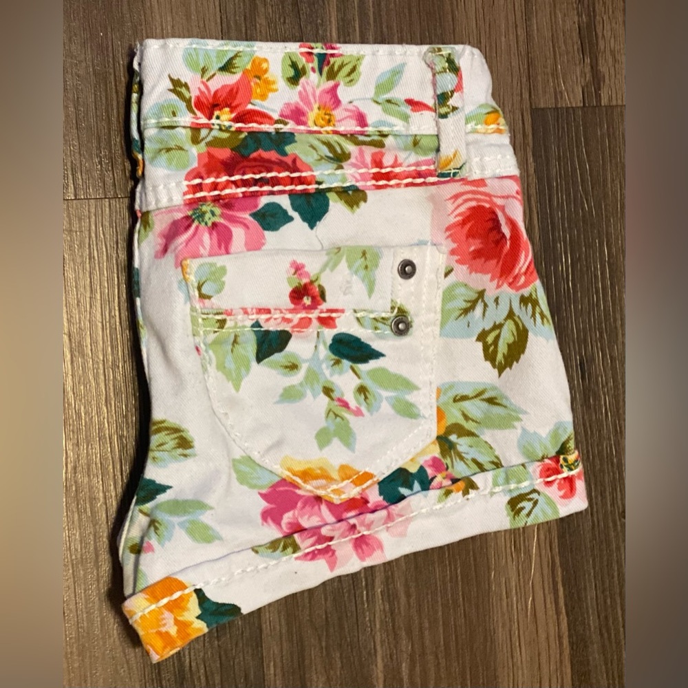 Shorts - Picture 2 of 2